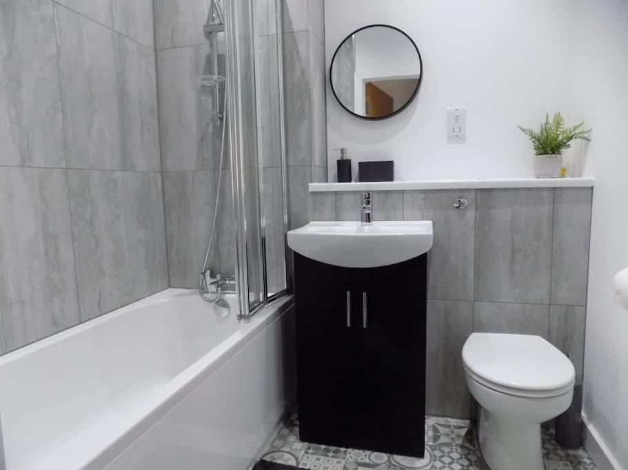 2 Bedroom Luxury City Centre Apt Lincoln Exterior foto
